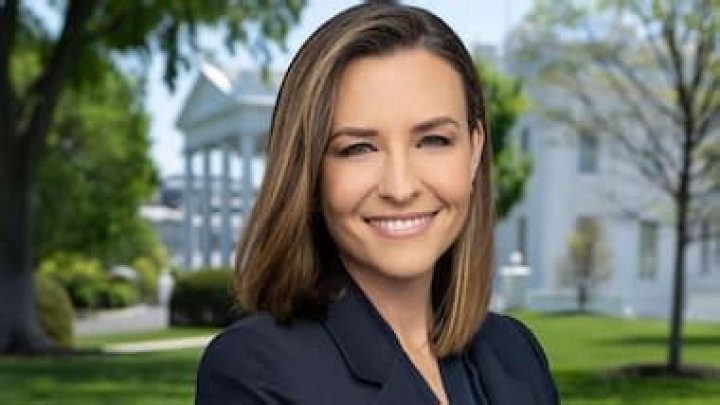 Who has Mary Bruce dated? Bio: Salary, Net Worth, Brother