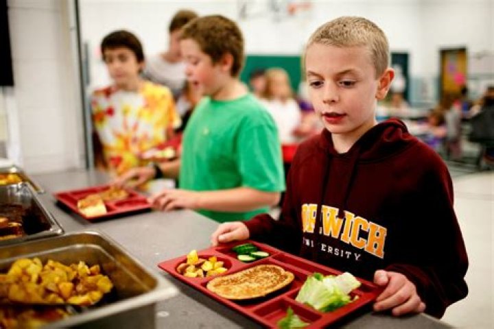 Why Some Schools Are Saying ‘No Thanks’ to the School-Lunch Program